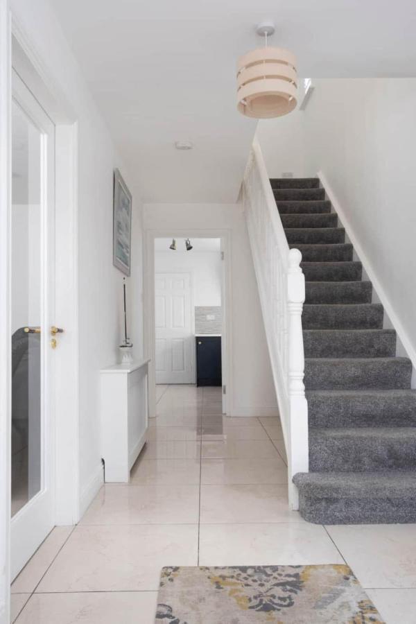 Вилла Modern Newly Refurbished House 10 Minute Walk From Лехинч Экстерьер фото