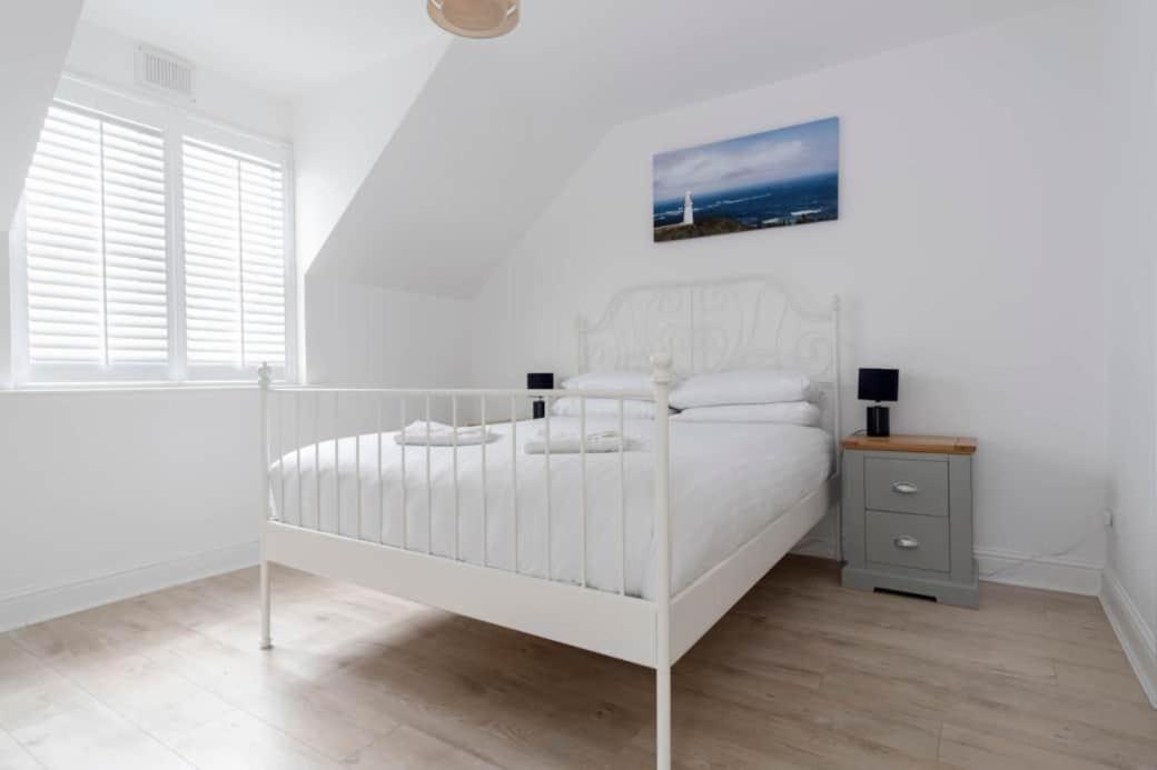 Вилла Modern Newly Refurbished House 10 Minute Walk From Лехинч Экстерьер фото
