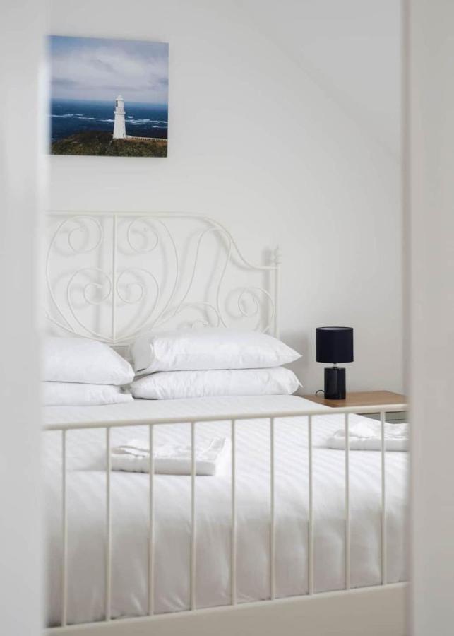 Вилла Modern Newly Refurbished House 10 Minute Walk From Лехинч Экстерьер фото