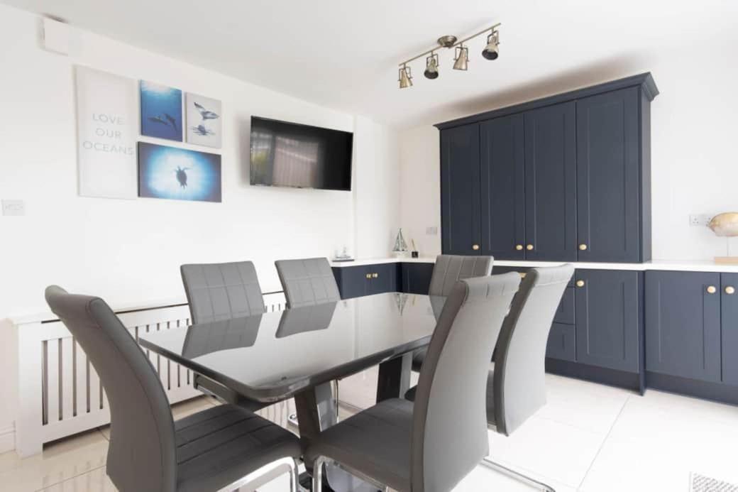 Вилла Modern Newly Refurbished House 10 Minute Walk From Лехинч Экстерьер фото