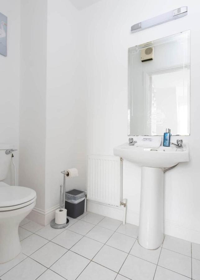Вилла Modern Newly Refurbished House 10 Minute Walk From Лехинч Экстерьер фото