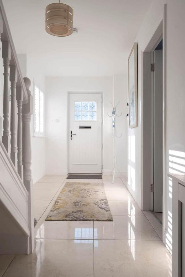 Вилла Modern Newly Refurbished House 10 Minute Walk From Лехинч Экстерьер фото