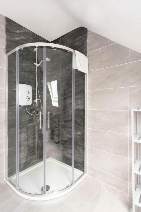 Вилла Modern Newly Refurbished House 10 Minute Walk From Лехинч Экстерьер фото