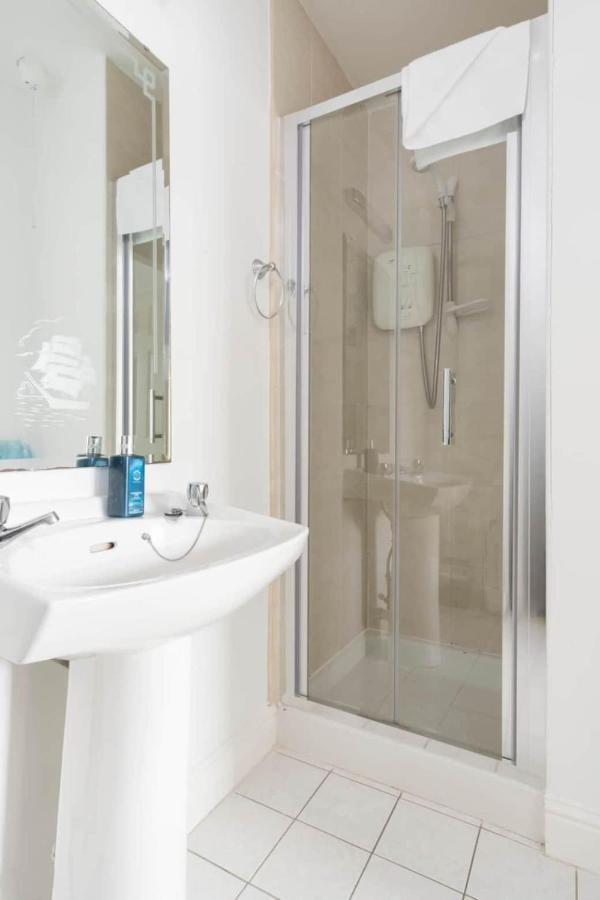Вилла Modern Newly Refurbished House 10 Minute Walk From Лехинч Экстерьер фото