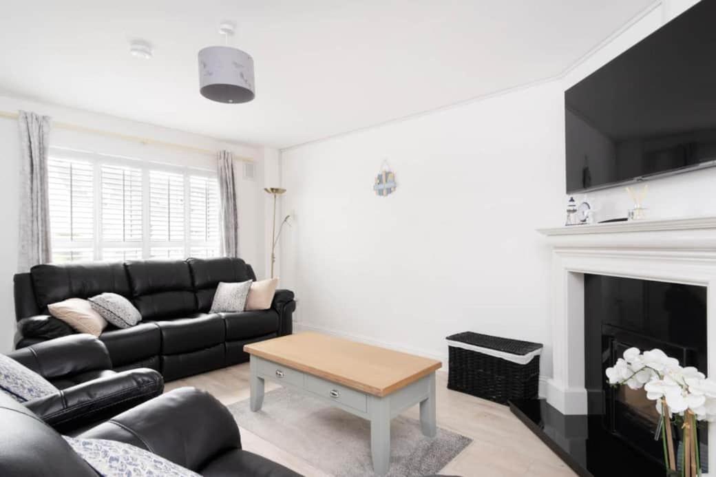 Вилла Modern Newly Refurbished House 10 Minute Walk From Лехинч Экстерьер фото